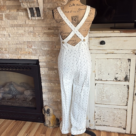 Illa Illa linen cream white pantsuit black detail button close criss cross strap - Picture 8 of 16